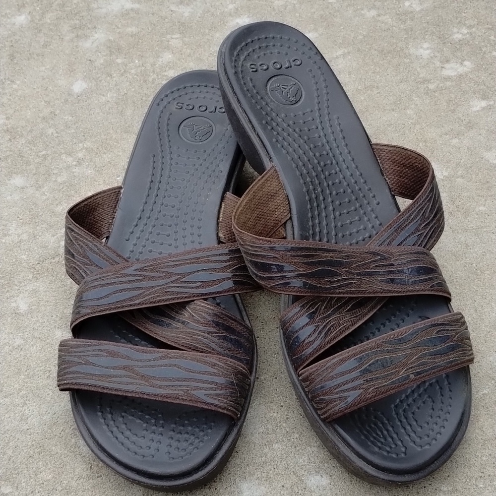 Crocs slip on sandals brown size 8 elastic stretch crossover straps slight heel